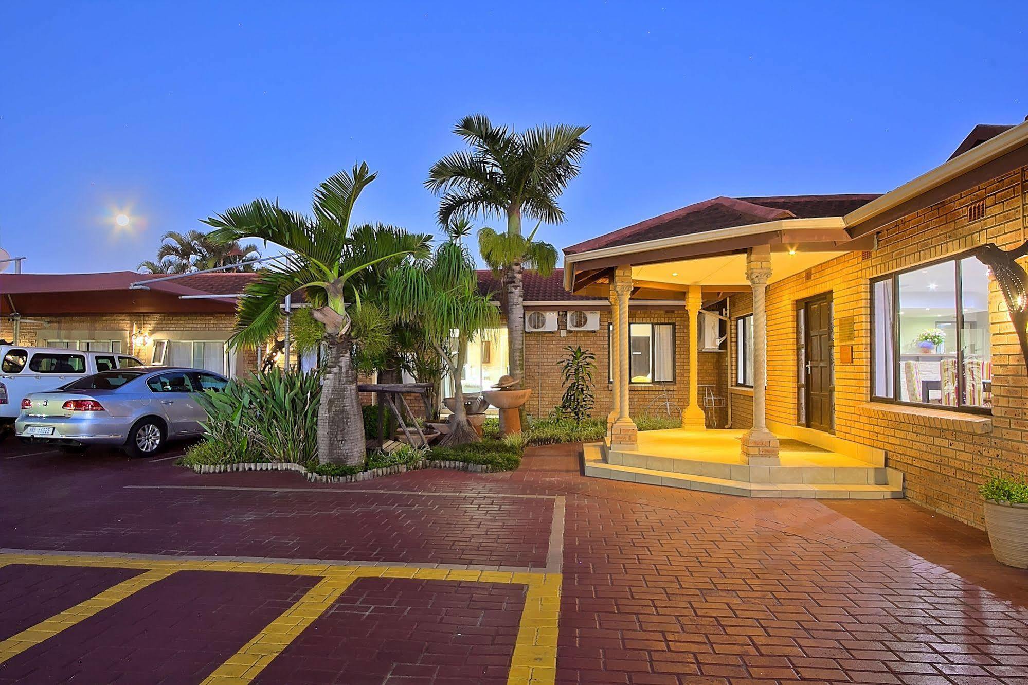 Gecko Inn Richards Bay Exterior photo